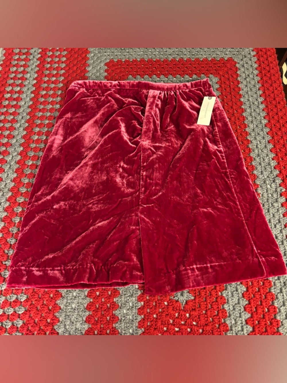 NWT Anthropologie Women's 8 Raspberry Montie Velvet Zip Ruched Lined Knee Skirt